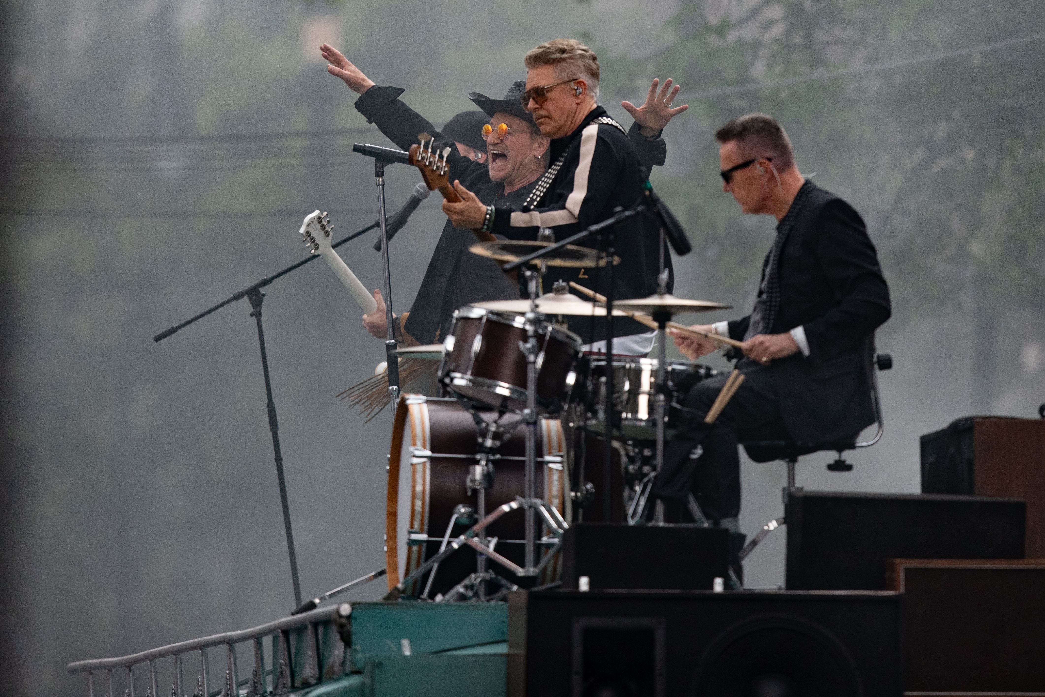U2 irrumpe en el corazón de Ciudad de México con la grabación de un video secreto junto a fans mexicanos