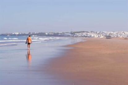 Caminando de la playa de Castilnovo a Conil de la Frontera.  