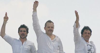 Juanes, Miguel Bosé y Alejandro Sanz en el festival 'Paz sin fronteras'.