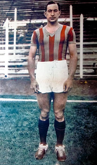 Lángara con la camiseta del Club España.