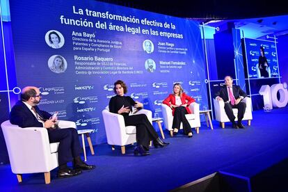 En la foto, de izq. a dcha.: Manuel Fernández, socio de Deloitte Legal; Ana Bayó, directora de la asesoría jurídica, patentes y compliance de Bayer para España y Portugal; Rosario Baquero, responsable de SSJJ de finanzas, administración y control y directora del Centro de Innovación Legal de Iberdrola (LINCE); y Juan Riego, director jurídico y secretario del consejo de Carrefour España.