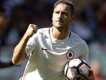 Totti comemora gol contra o Torino.