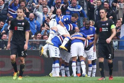 Luca Rizzo, del Sampdoria, celebra su gol al Fiorentina