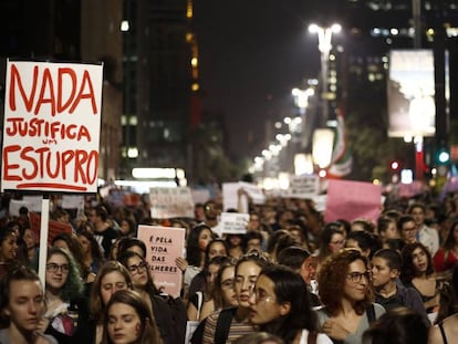 Manifestação em São Paulo na quarta-feira contra o machismo e em protesto ao estupro coletivo de uma jovem de 16 anos no Rio.