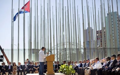 Richard Blanco lee su poema durante la ceremonia en La Habana.