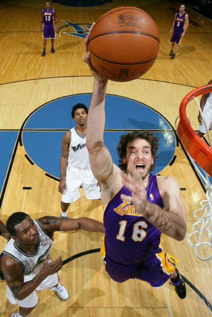Pau Gasol, frente a los Wizards.