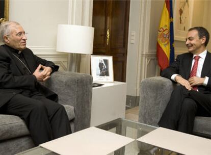 El presidente de la Conferencia Episcopal, Antonio María Rouco (a la izquierda), en la entrevista en La Moncloa con el presidente Zapatero.