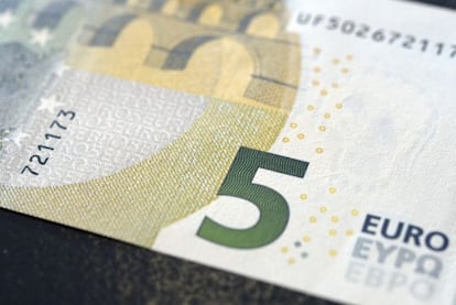 Una imagen de un billete de 5 euros.
