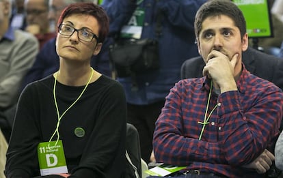 Marta Ribas y David Cid, en un momento de la asamblea.