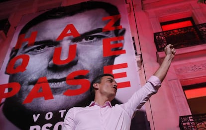 Socialist Party leader Pedro Sánchez outside the party headquarters following the general election.