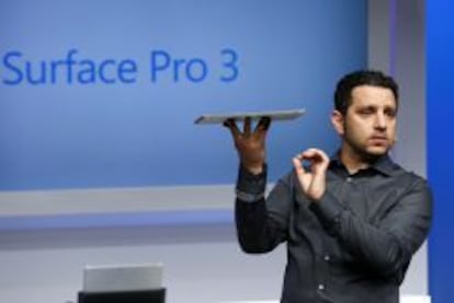 Panos Panay presenta el nuevo modelo de Surface, ayer en Nueva York. reuters