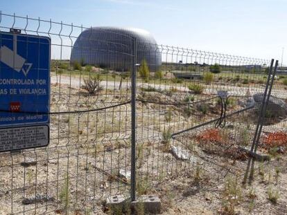 El edificio destinado al Anatómico Forense de Madrid, en el secarral de Valdebebas.