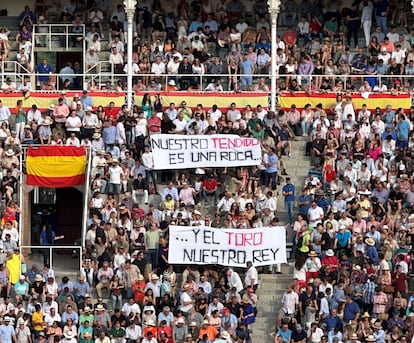 Pancartas exhibidas en Las Ventas en la corrida de Beneficencia de 2023.