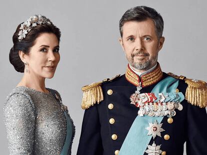 Fotografía oficial de Federico y María como reyes de Dinamarca.