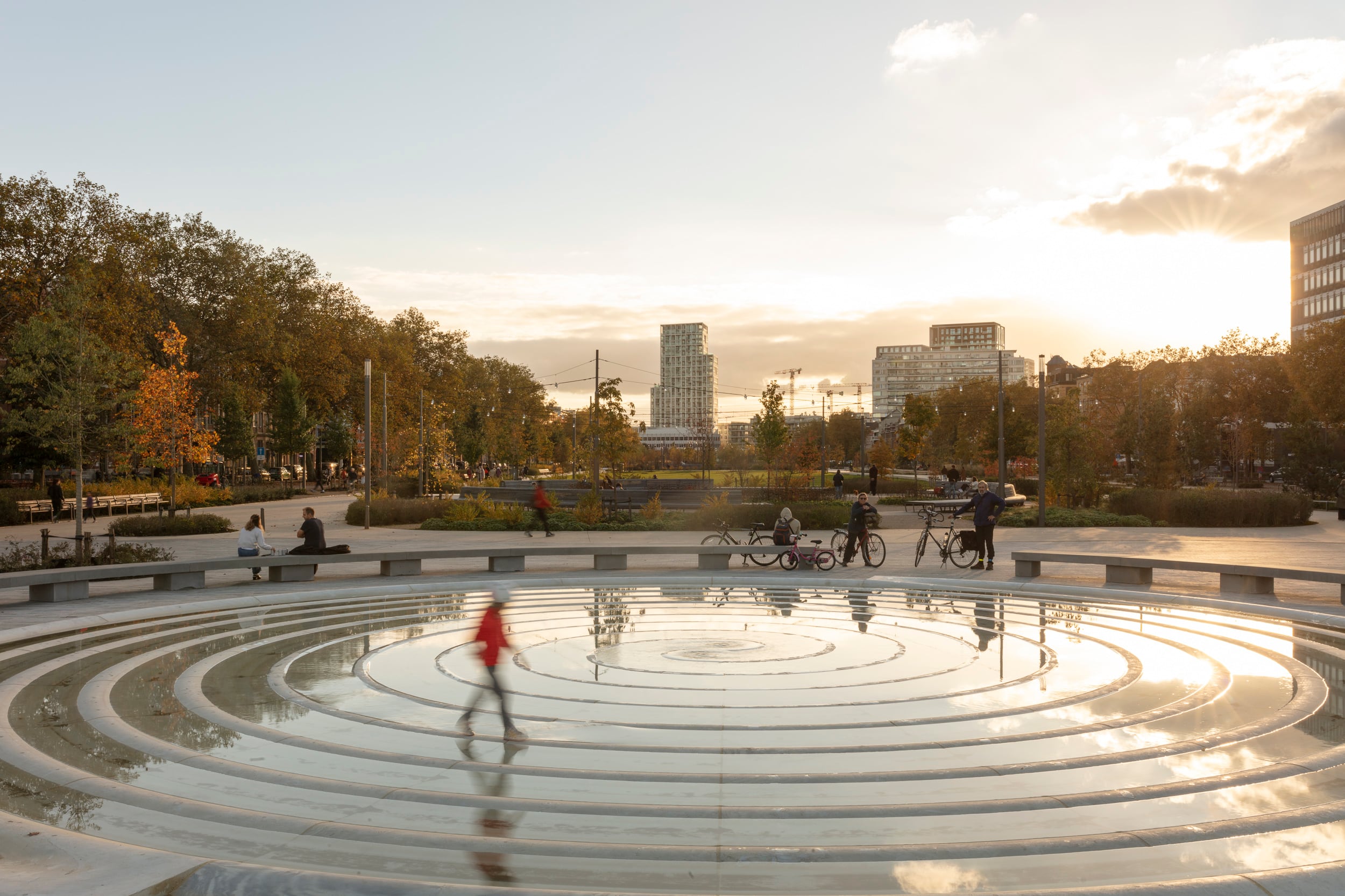 Zuidpark no sólo está preparado para absorber excesos de agua con lluvias torrenciales. También puede almacenarla para autorriego.