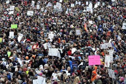 Miles de manifestantes participan en la  manifestación de "Marcha por nuestras vidas" en Chicago, en apoyo al control de armas.