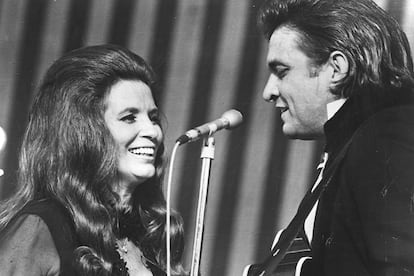 June Carter y Johnny Cash, pareja en los escenarios y fuera de ellos, que fallecieron con apenas cuatro meses de diferencia.