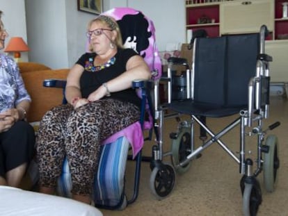 Felisa Pastor (izquierda) y su hija Pilar, en su casa del pueblo valenciano de El Puig.