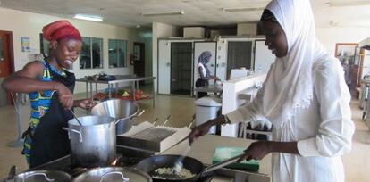 Clase de cocina en el Instituto Gambiano de Hosteler&iacute;a y Turismo.&nbsp;