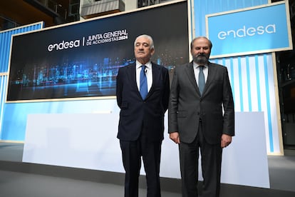 El consejero delegado de Endesa, José Bogas , y el presidente, Juan Sánchez-Calero, en la última junta general de la compañía.