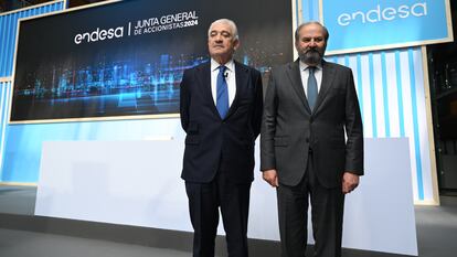 El consejero delegado de Endesa, José Bogas y el presidente, Juan Sánchez-Calero, durante la junta general de accionistas.