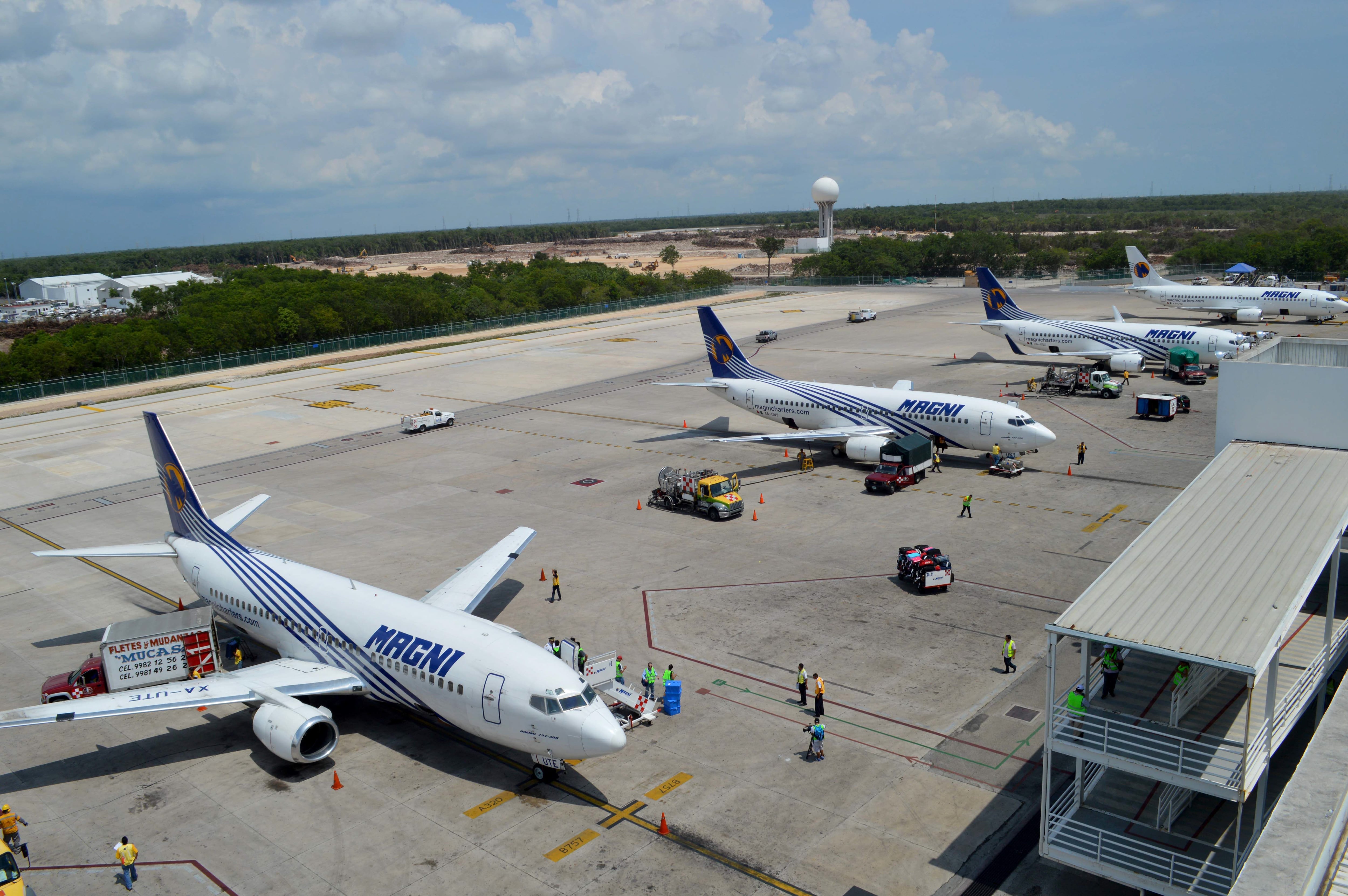 Adeudos, altos costos y menos rutas: el vuelo a ras de suelo de Magnicharters