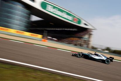 El piloto de la escudería Mercedes Valtteri Bottas durante la carrera.