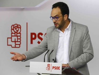 Antonio Hernando, este s&aacute;bado, analiza en rueda de prensa las propuestas de acuerdo de Gobierno de Podemos.