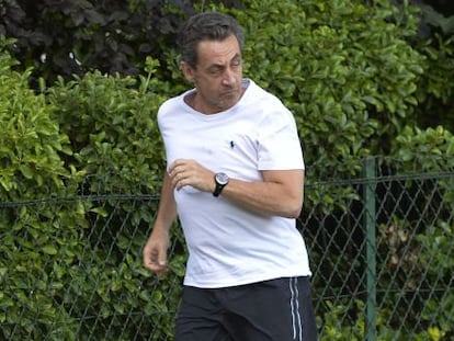 Nicolas Sarkozy corre en el Bois de Boulogne en Par&iacute;s.