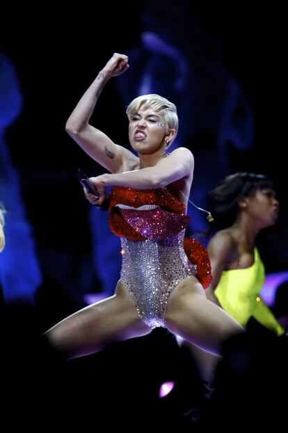 Un momento de la actuación de Miley Cirus en el Palacio de los Deportes de Madrid.