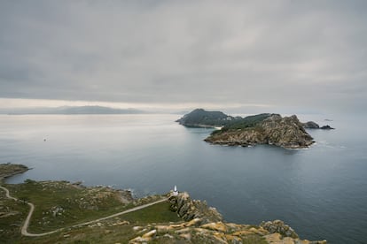 La isla de San Martiño desde lo alto del monte Faro.