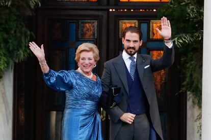 Felipe de Grecia, de 35 años, ha llegado a la catedral acompañado por su madre, Ana María, que ha ejercido de madrina.