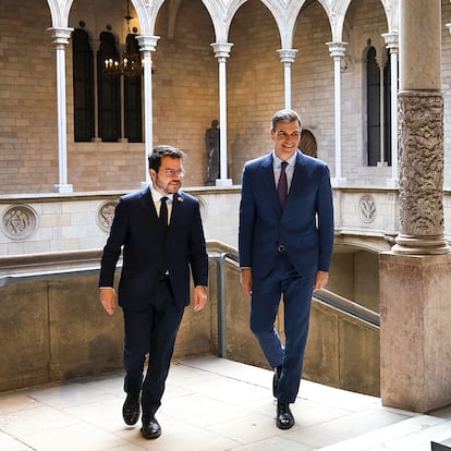 DVD 1192 (21/12/2023) Barcelona. El presidente de la Generalitat, Pere Aragonès, recibe al presidente del Gobierno, Pedro Sánchez, en el Palau. Foto de Albert Garcia