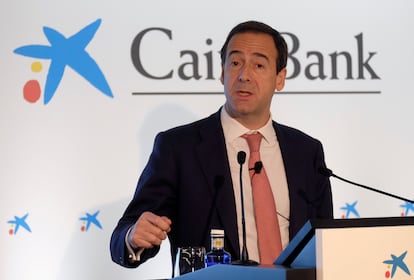 Gonzalo Gortázar atiende a la prensa durante la presentación de resultados de CaixaBank, en febrero de 2018.