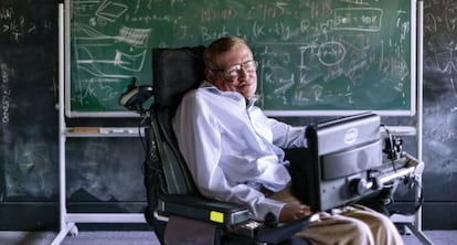 Hawking en el ‘Potter room’, punto neurálgico del departamento de matemática aplicada y física teórica del Centro de Ciencias Matemáticas de Cambridge.