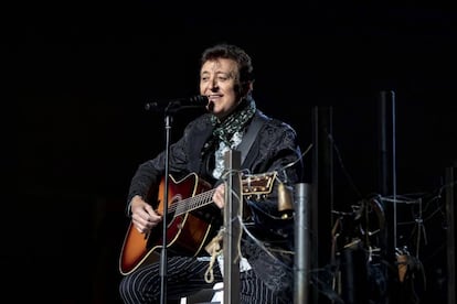 Manolo García, durante su primer concierto en el Palacio Municipal de Congresos de Madrid.