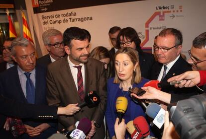 El consejero Santi Vila y la ministra Ana Pastor en rueda de prensa esta mañana.