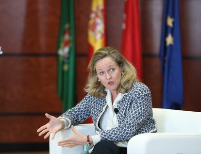 La vicepresidenta primera y ministra de Asuntos Económicos, Nadia Calviño, durante una conferencia este miércoles.