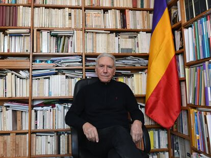 Henri Peña-Ruiz este invierno en su casa de París.