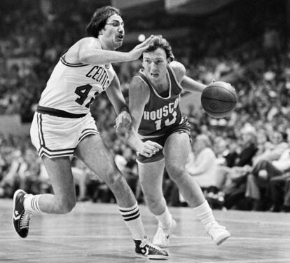 Chris Ford (izquierda) en 1981, durante su etapa como jugador en los Boston Celtics.