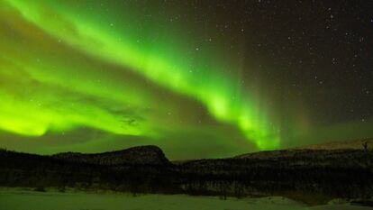 Una aurora boreal en el cielo de Noruega. 