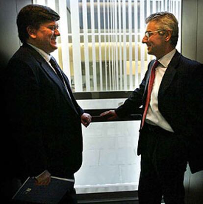 Miguel Ángel Lopera, director general de EAN Internacional, y José María Bonmatí, director general de AECOC.