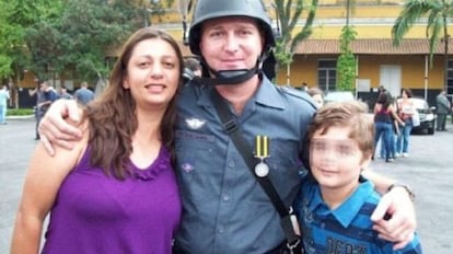 Marcelo Passeghini con sus padres en una foto de Facebook.