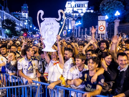 La fiesta en Cibeles tras la decimoquinta Champions del Real Madrid, en imágenes