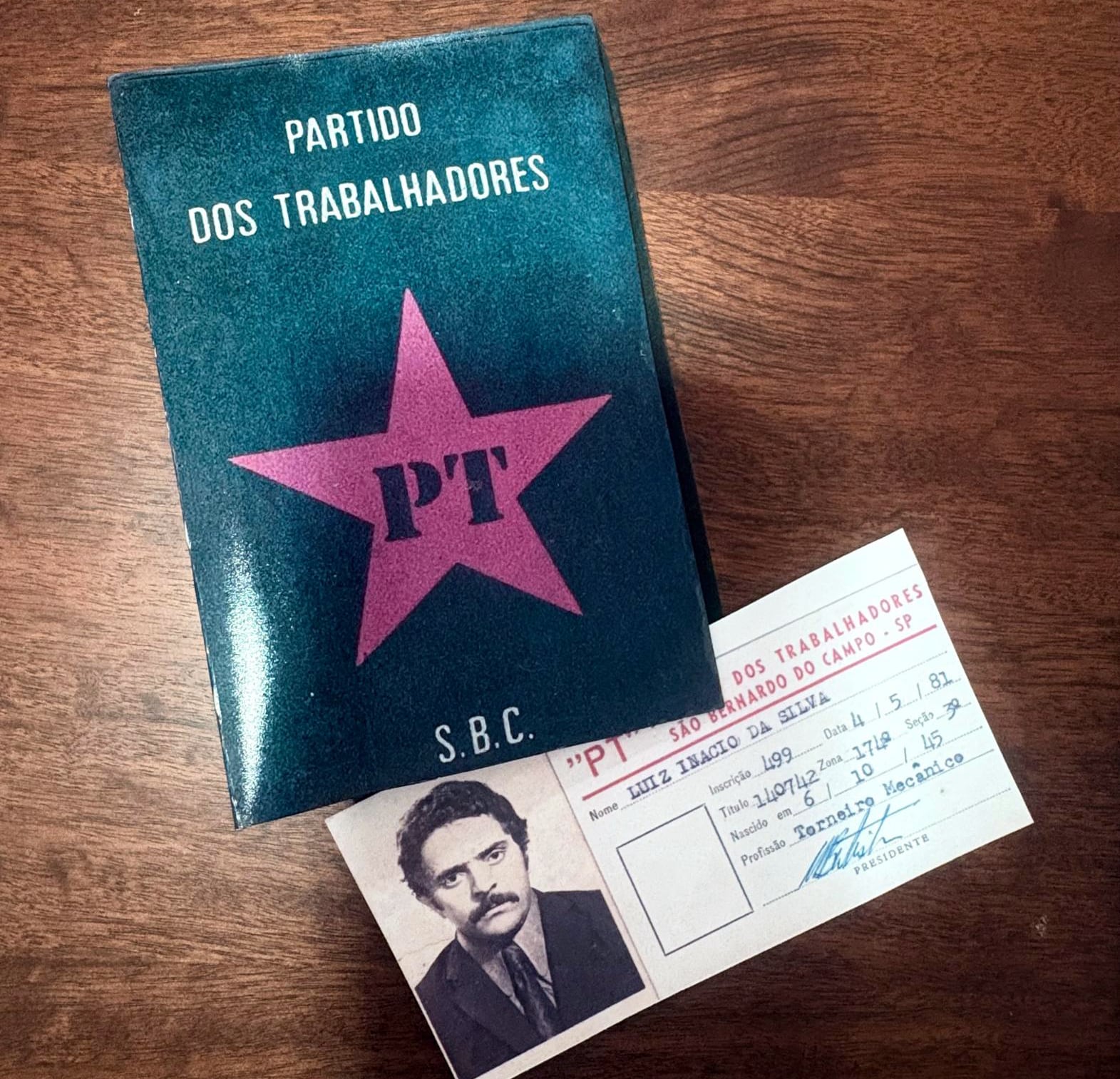 Carnet de afiliación de Lula, entonces un tornero mecánico, al Partido de los Trabajadores, que se expone en el Palacio Planalto.