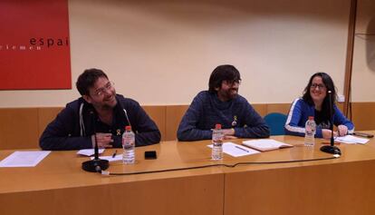 Los representantes de Som Alternativa, Poble Lliure y Pirates.