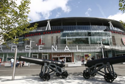 Emirates Stadium del Arsenal, en los estadios de Londres el culto al fútbol es reverencial