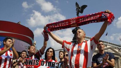 Aficionados del Atlético en Londres en las horas previas al partido.