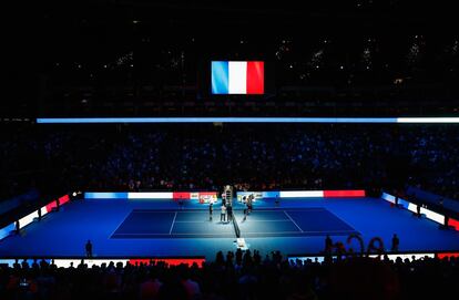 El minuto de silencio por las víctimas de los atentados de París antes del partido entre Djokovic y Nishikori