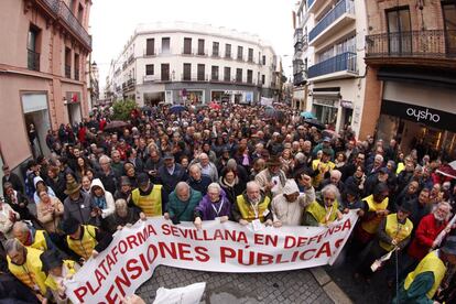 Asistentes a la manifestación en Sevilla.